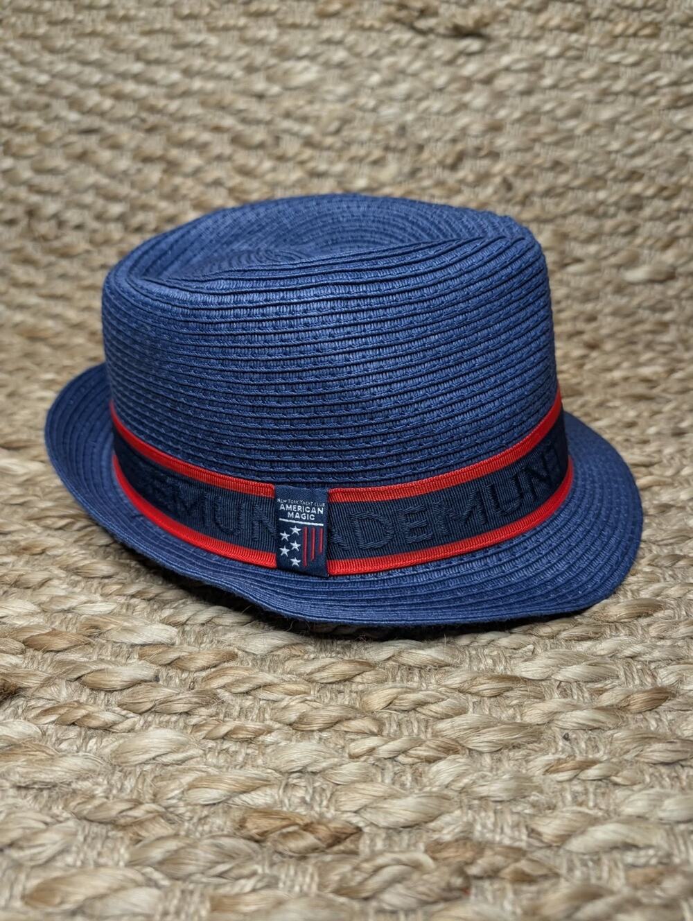 Lola Casademunt Gorro American Magic NY Yacht Club Blue Paper Fedora Hat Sz. S,M